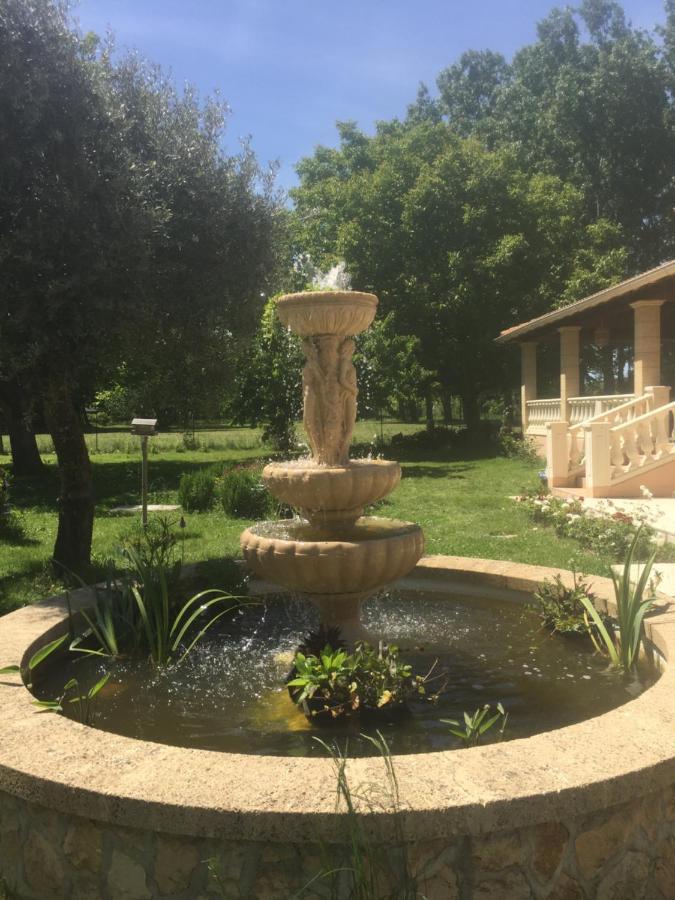 B&B Gite D'Ayran Saint-Quentin-la-Poterie Buitenkant foto